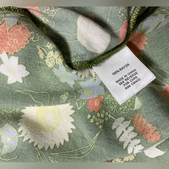 ModCloth Floral Tie-Front Button Down Blouse โ Size L - Picture 9 of 11